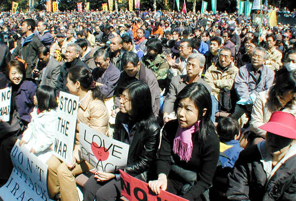 陸・海・空・港湾労組20団体主催の「DON'T ATTACK IRAQ! & STOP! 有事法制3・21集会」に5000人を超える人びとが参加