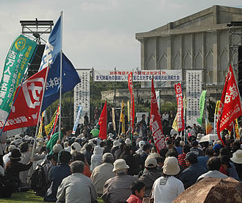 3万5千人が結集した3・5沖縄県民大会【宜野湾市】
